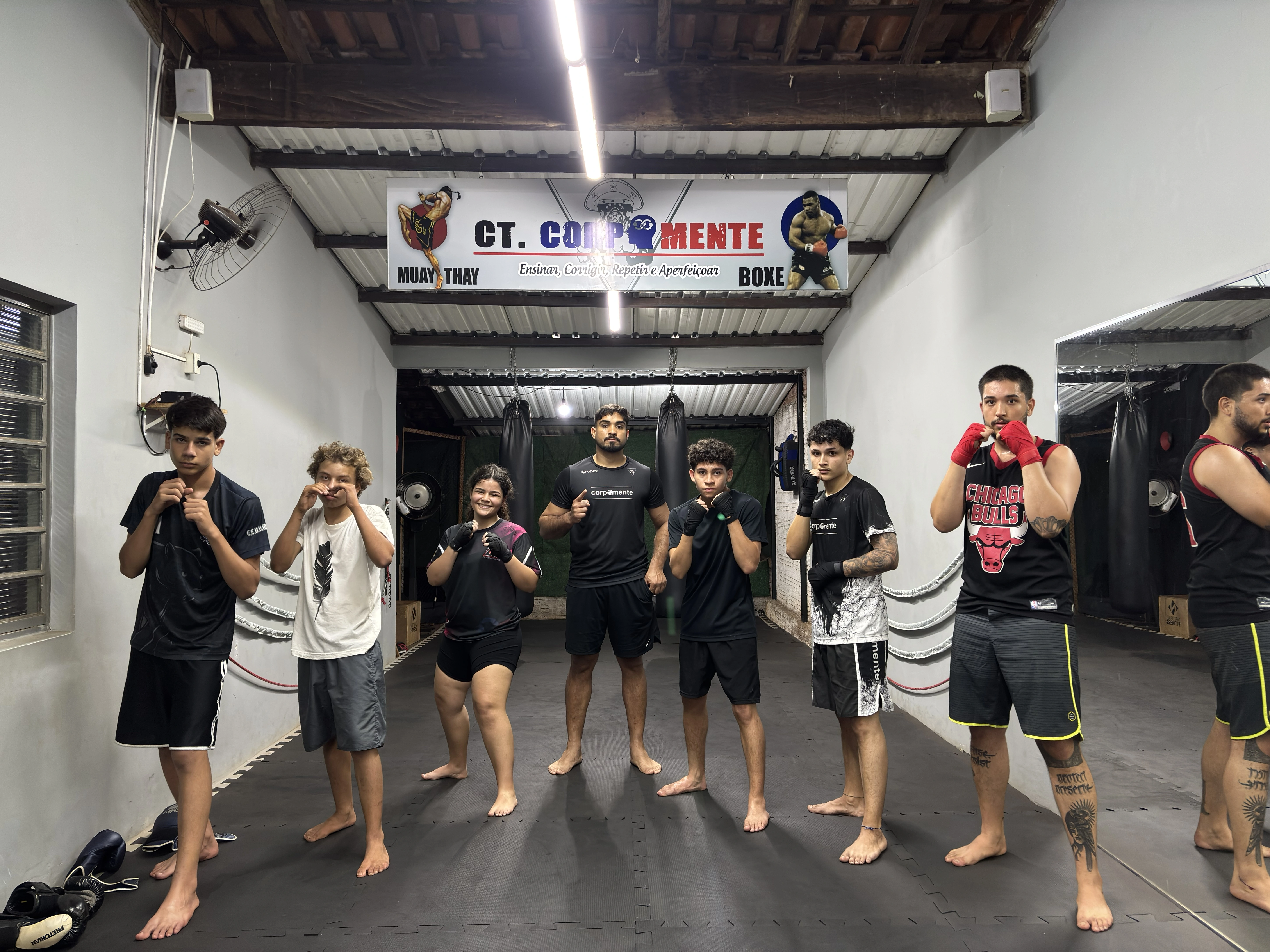 Treino em grupo na academia